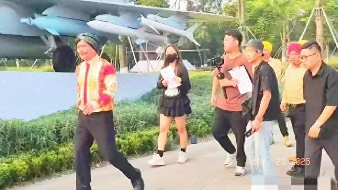 豪哥哥又整新活了！现身成飞公园拍摄歼10c已成为网红打卡地。